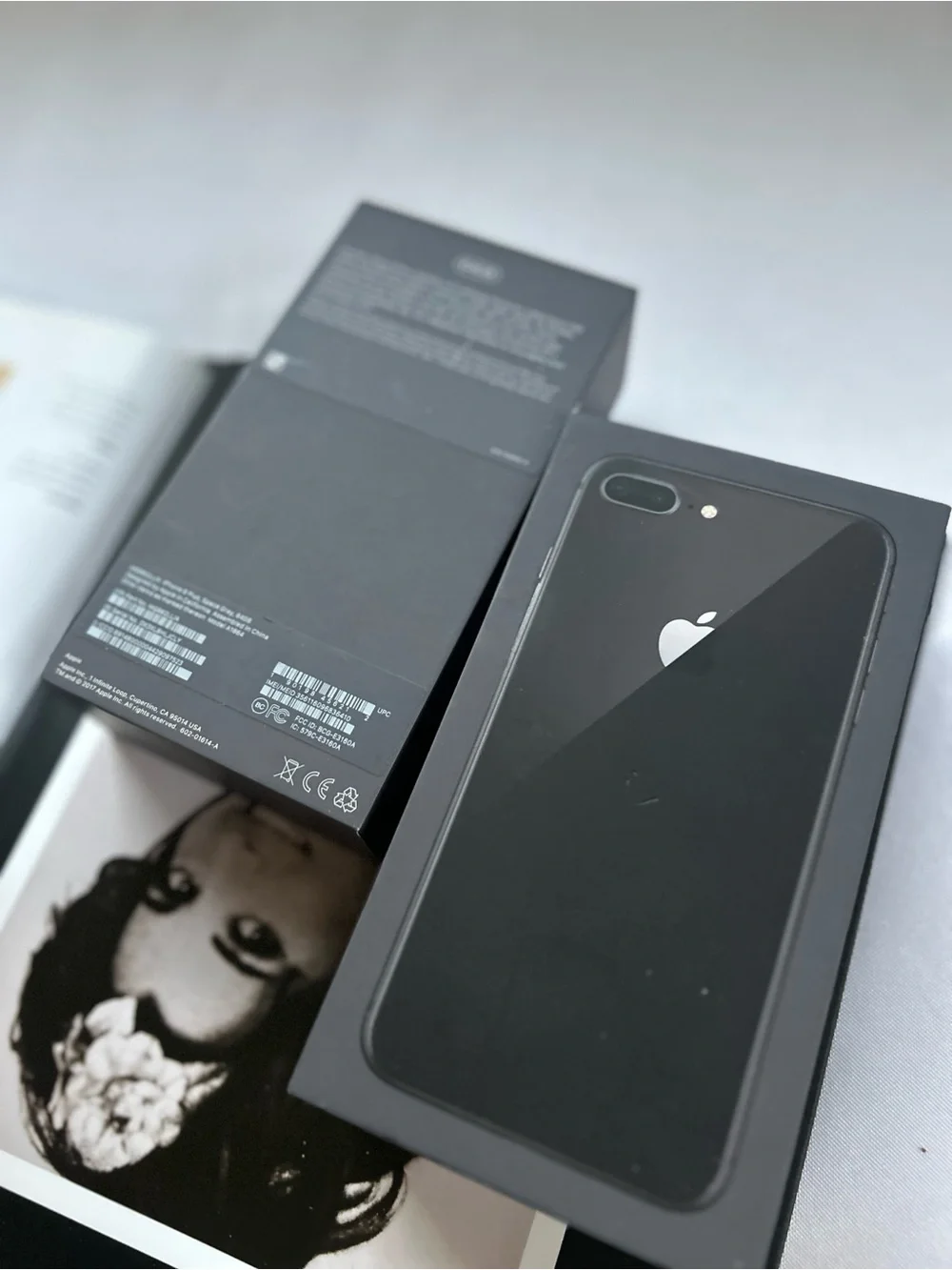 Apple iPhone (Black) - Premium Smartphone phone box case only